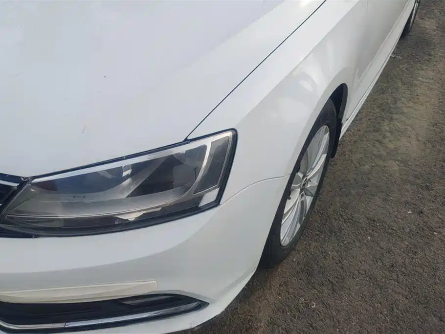 Volkswagen Sagitar 2015 1.6L Automatic Comfort фото 5