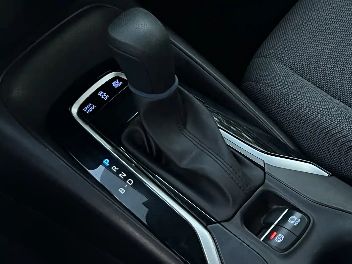 Toyota Levin 2022 Dual Engine 1.8H E-CVT Leading Edition фото 18