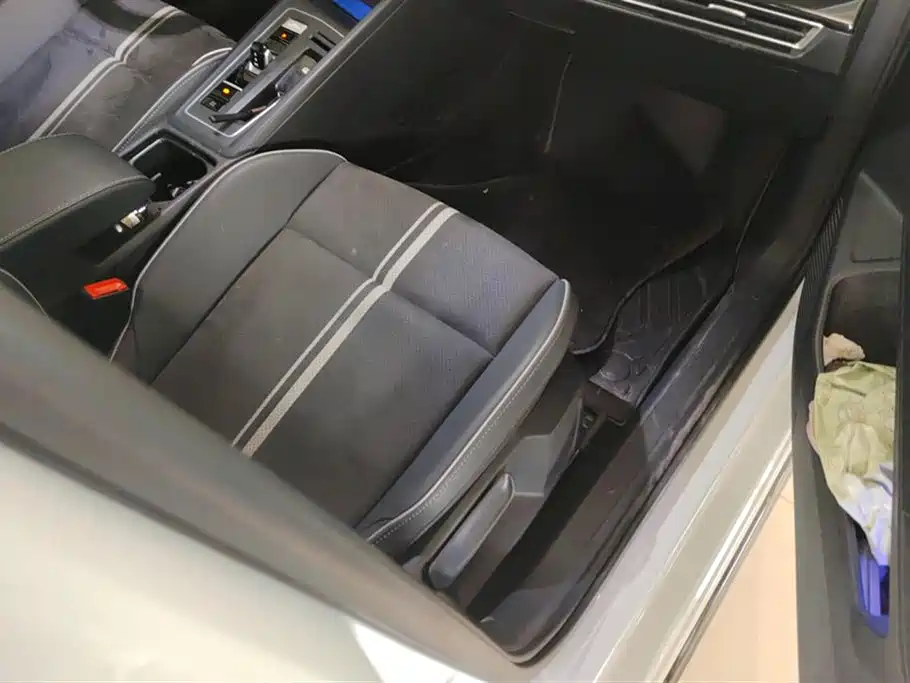 Volkswagen Golf 2023 280TSI DSG R-Line Lite фото 8