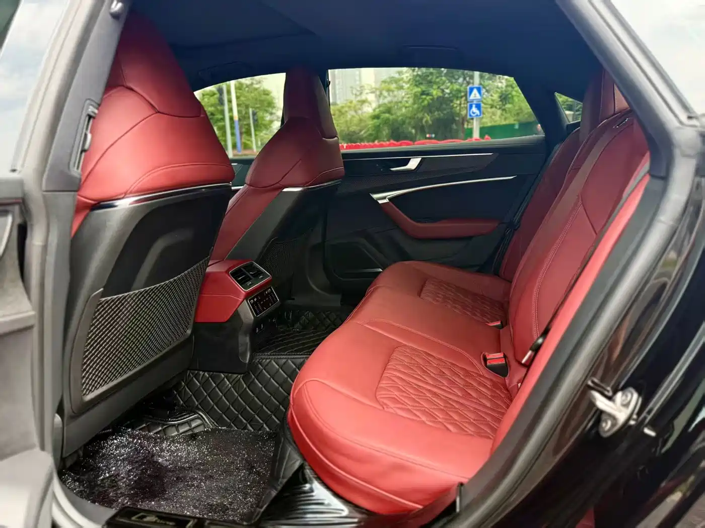 Фото 13 - Audi A7L