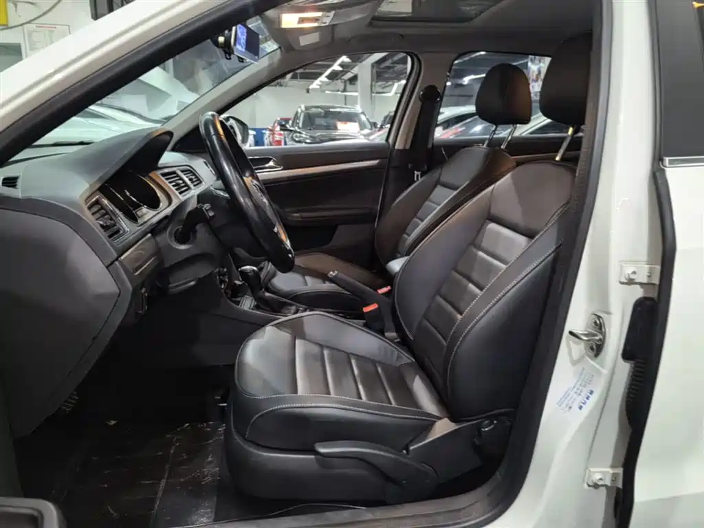 Volkswagen Lavida 2017 1.6L Automatic Comfort Edition фото 15