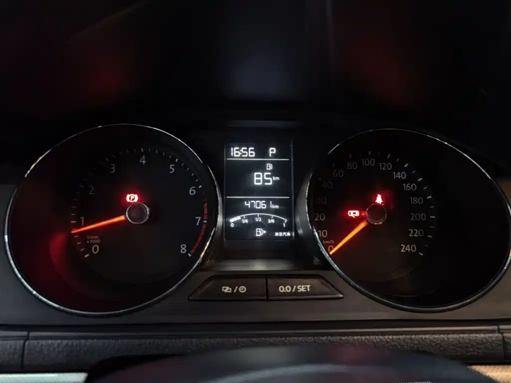 Volkswagen Lavida 2017 1.6L Automatic Comfort Edition фото 12
