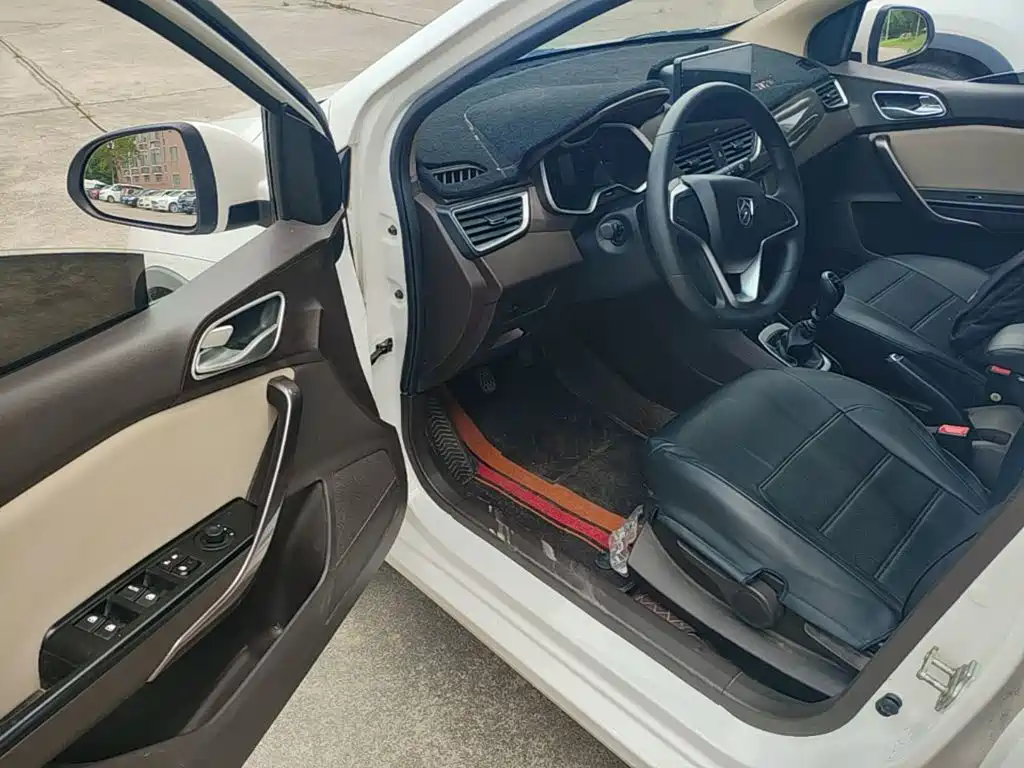 Baojun 310W 2018 2017 1.5L Manual Comfort China V