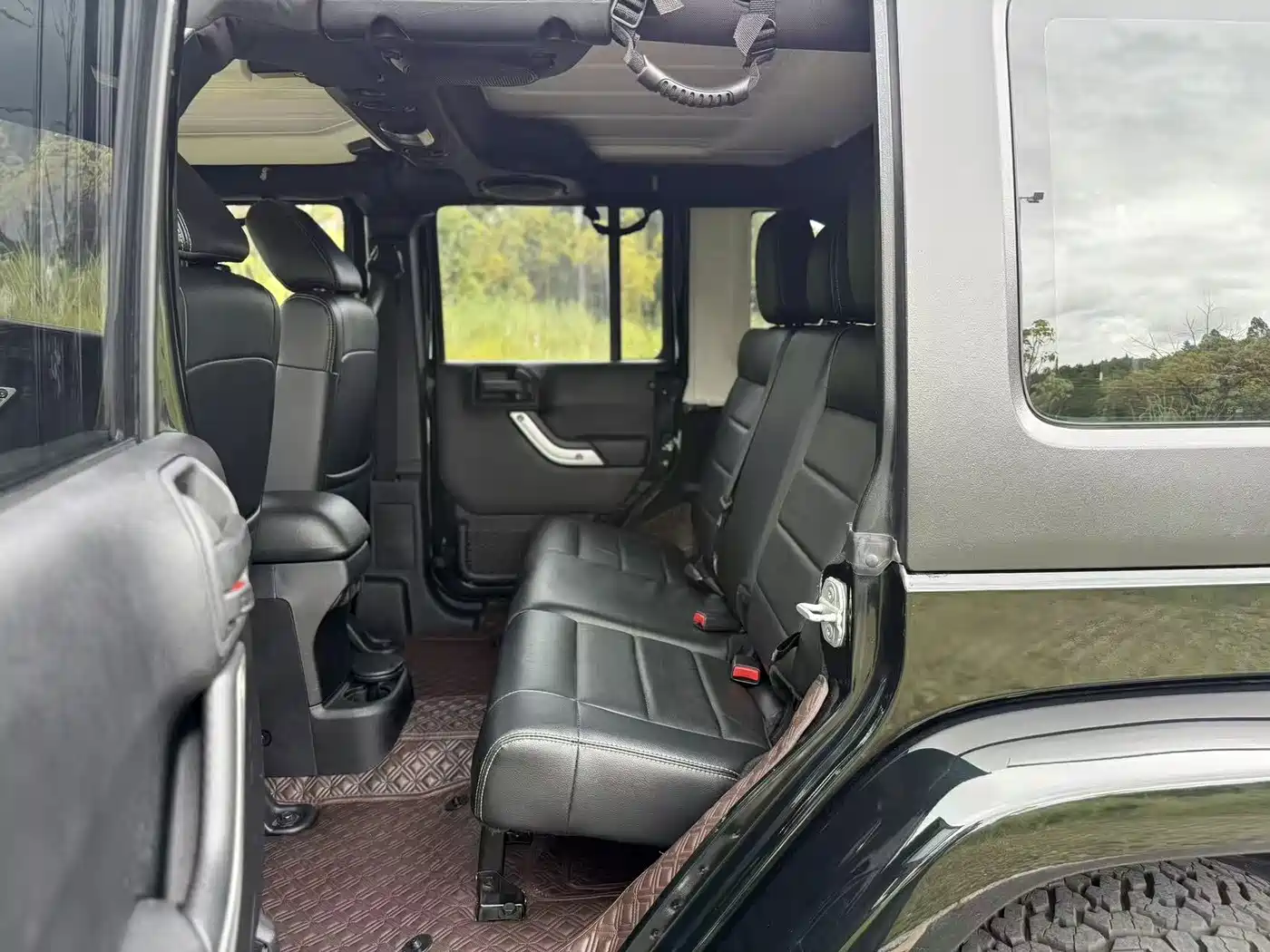 Фото 8 - Jeep Wrangler