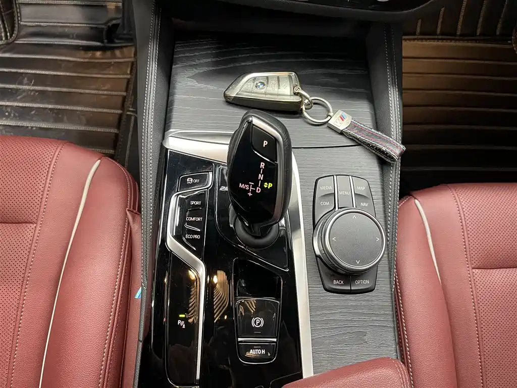 BMW 5 Series 2023 530Li Leading M Sport Package фото 18