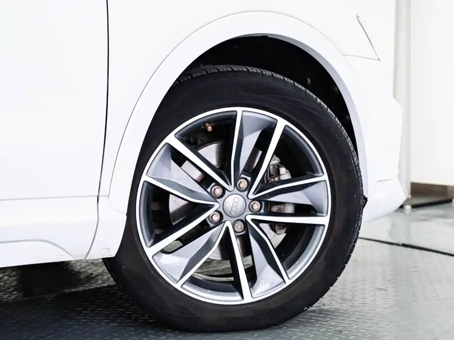 Фото 6 - Audi Q3