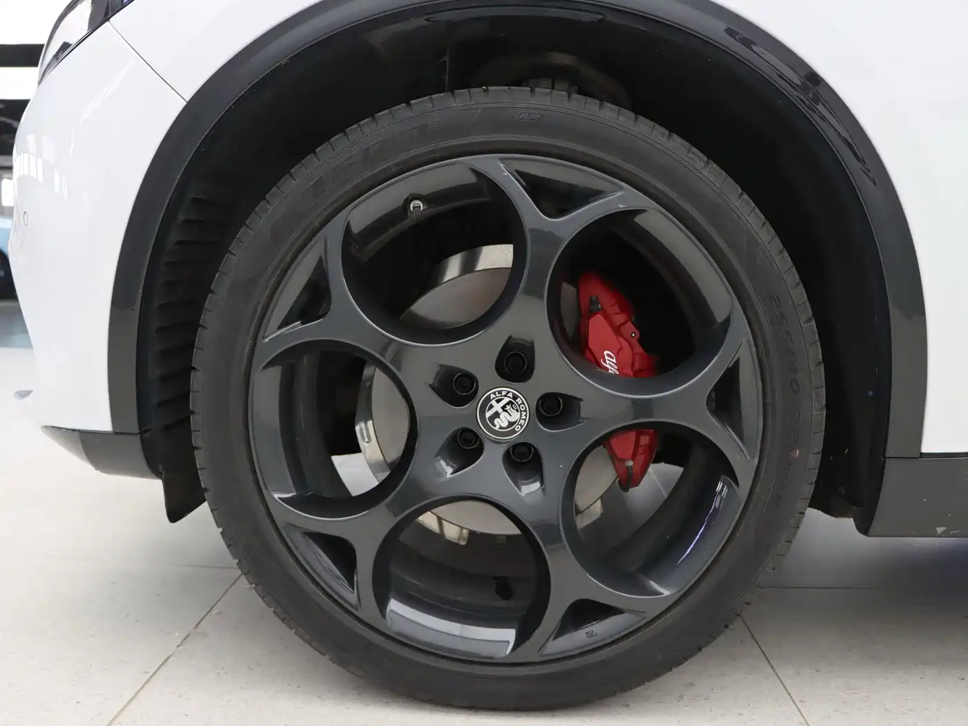 Alfa Romeo Stelvio 2024 2023 2.0T 280HP Veloce Track Edition