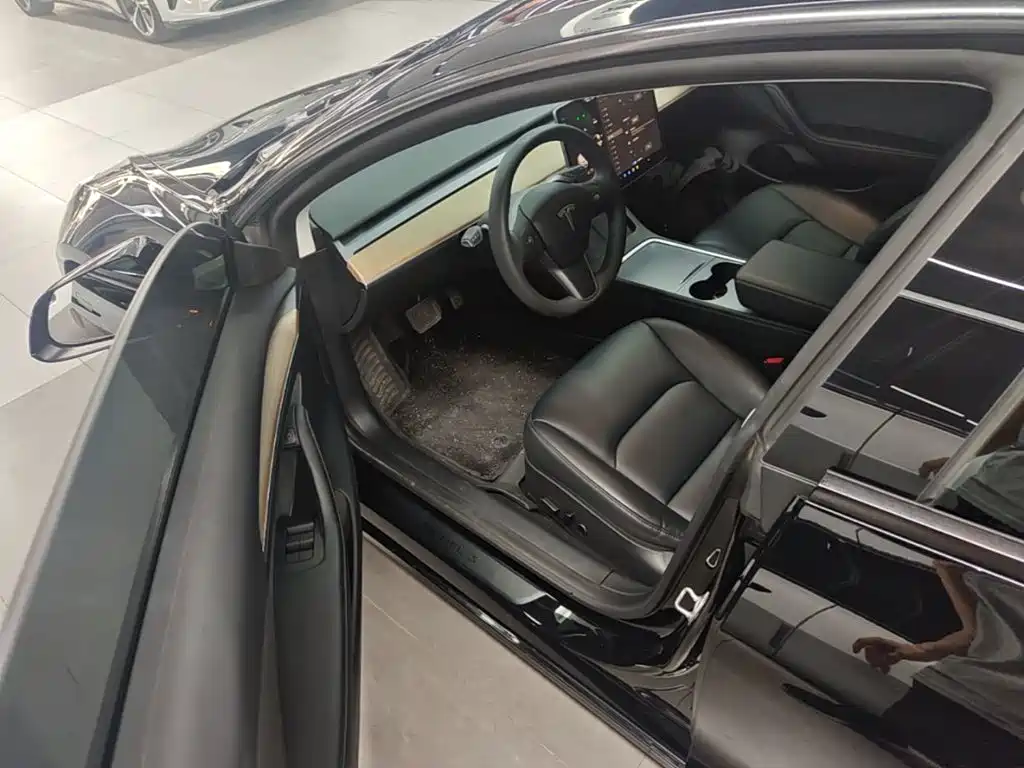 Фото 16 - Tesla Model 3