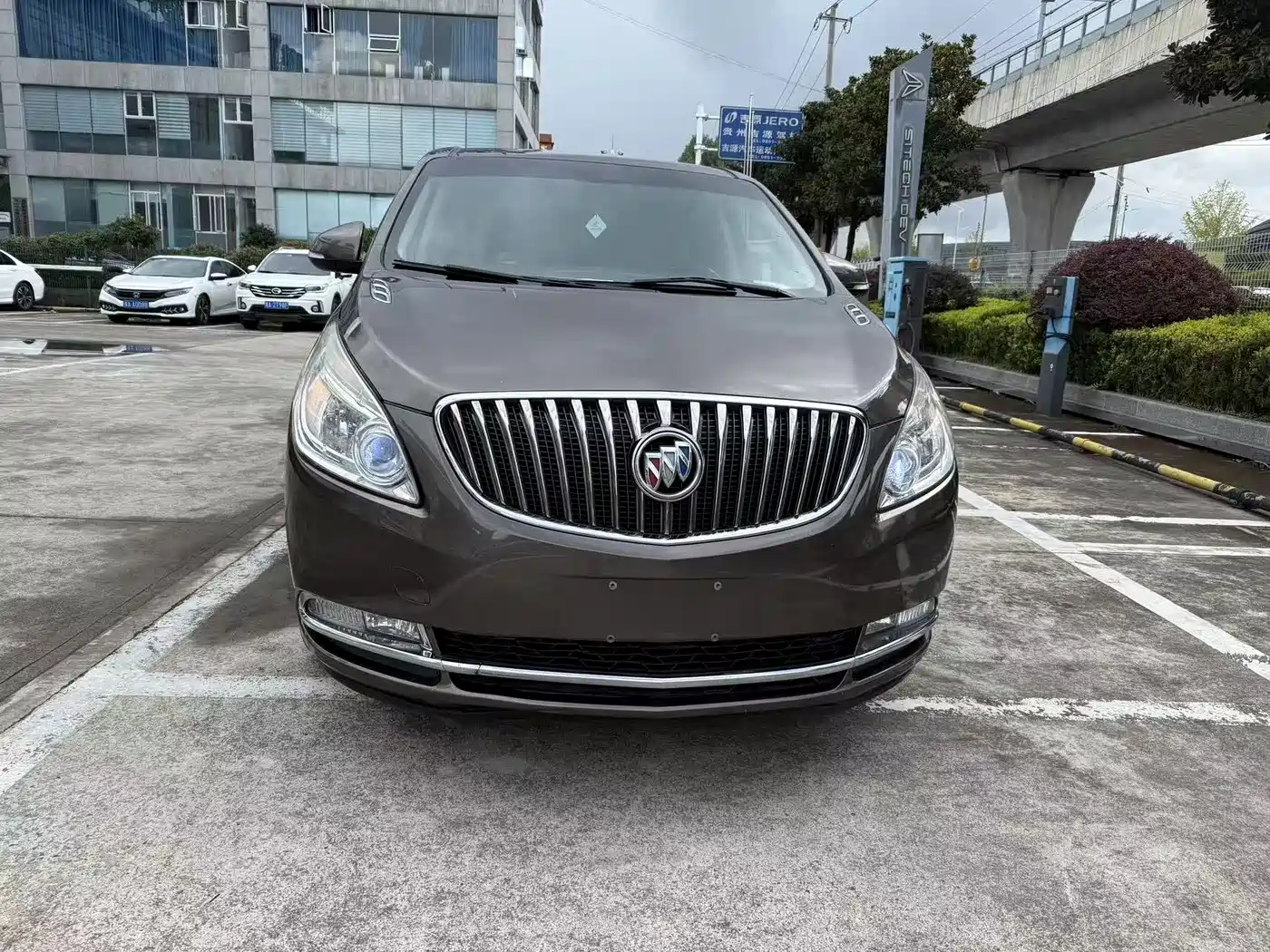 Buick GL8 2014 2.4L CT Luxury Business Comfort фото 3