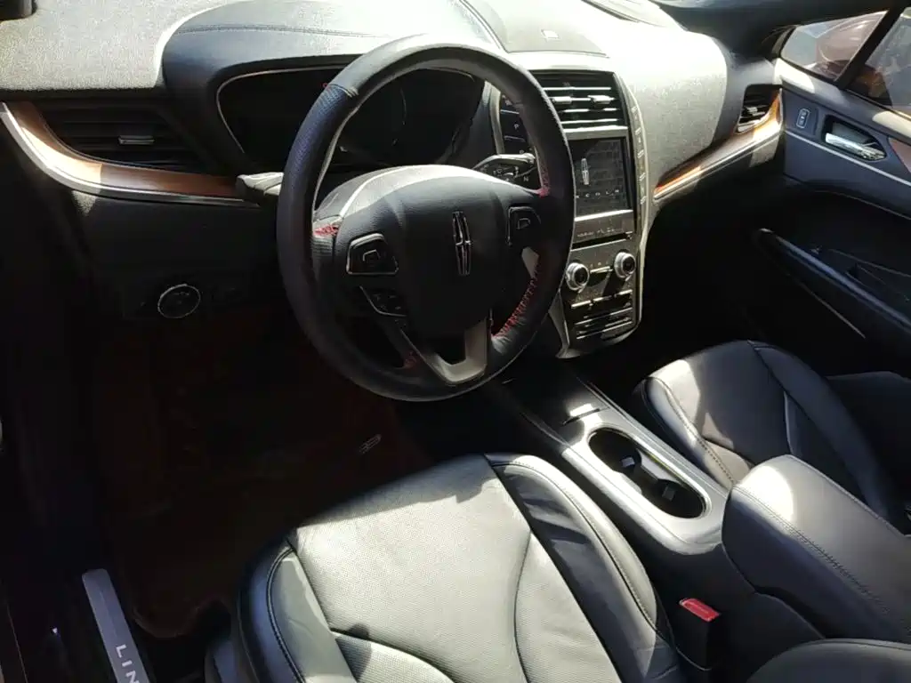 Фото 10 - Lincoln MKC