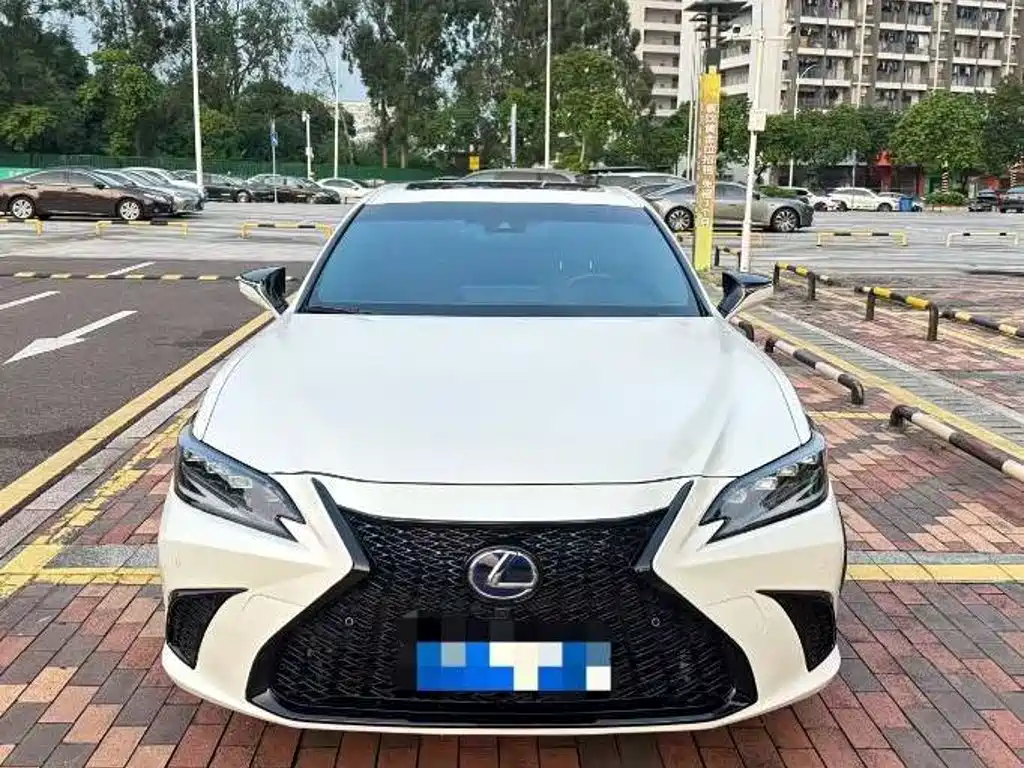 Фото 2 - Lexus ES