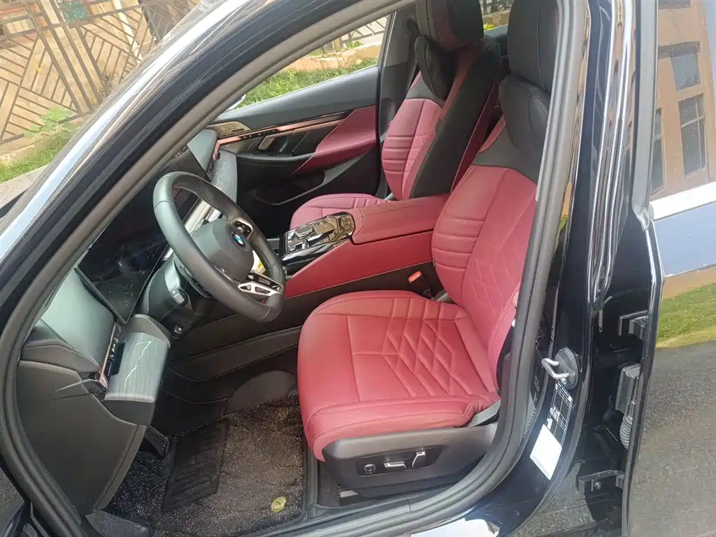 BMW 5 Series 2025 530Li Premium M Sport Package фото 8