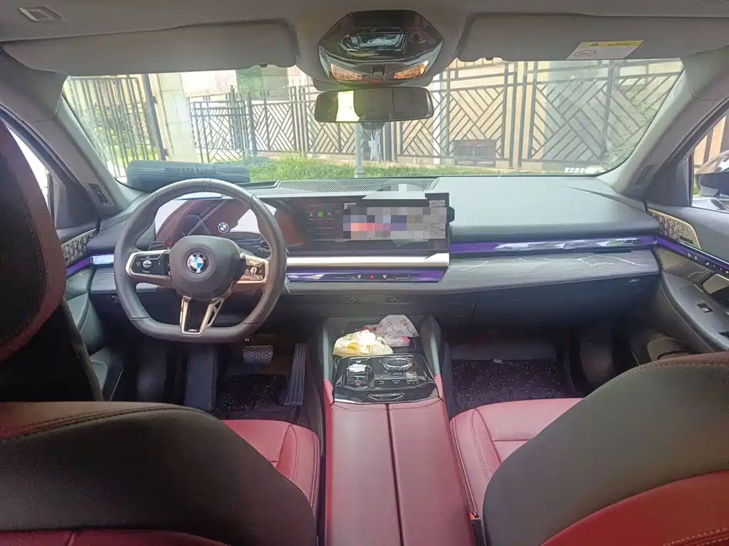 BMW 5 Series 2025 530Li Premium M Sport Package фото 9