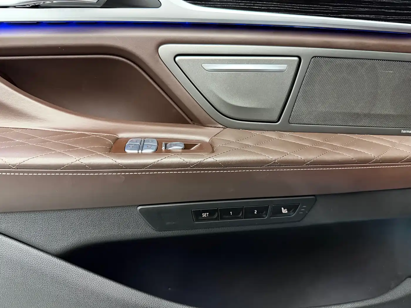 BMW 7 Series 2022 740Li Exclusive M Sport Package фото 10