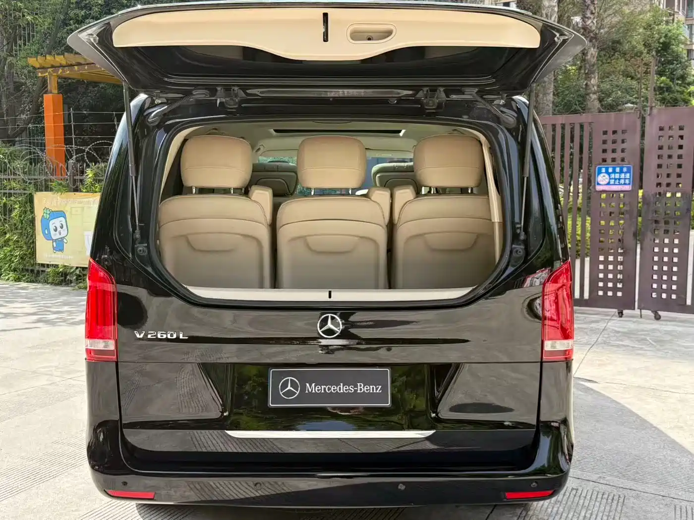 Mercedes-Benz V-Class 2018 V 260 L Premium Long Wheelbase Edition China VI фото 20