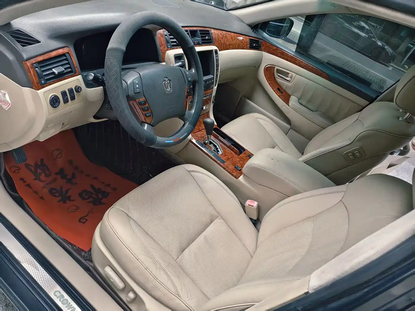 Photo 9 - Toyota Crown