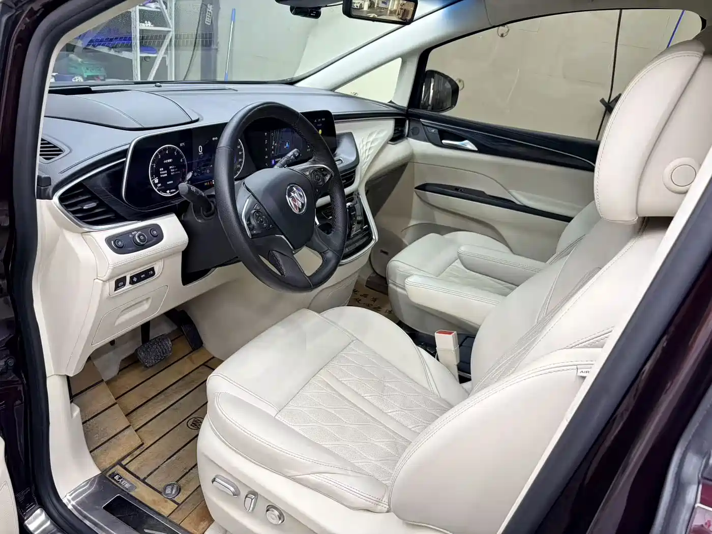 Фото 4 - Buick GL8