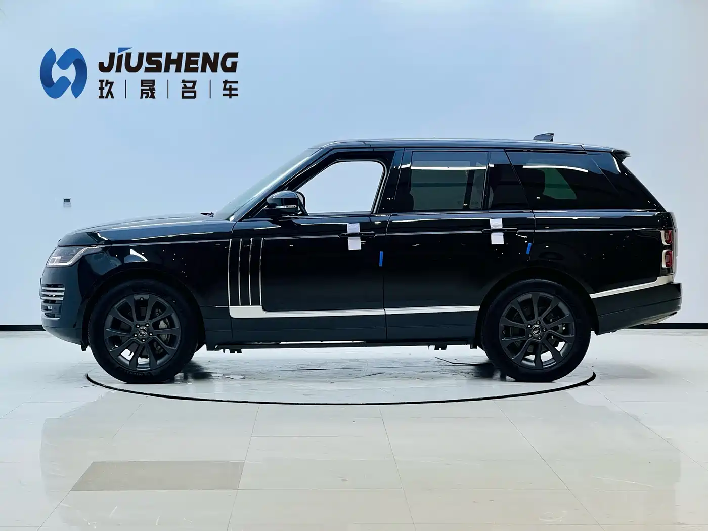 Land Rover Range Rover 2021 3.0 L6 Golden Age Edition фото 3