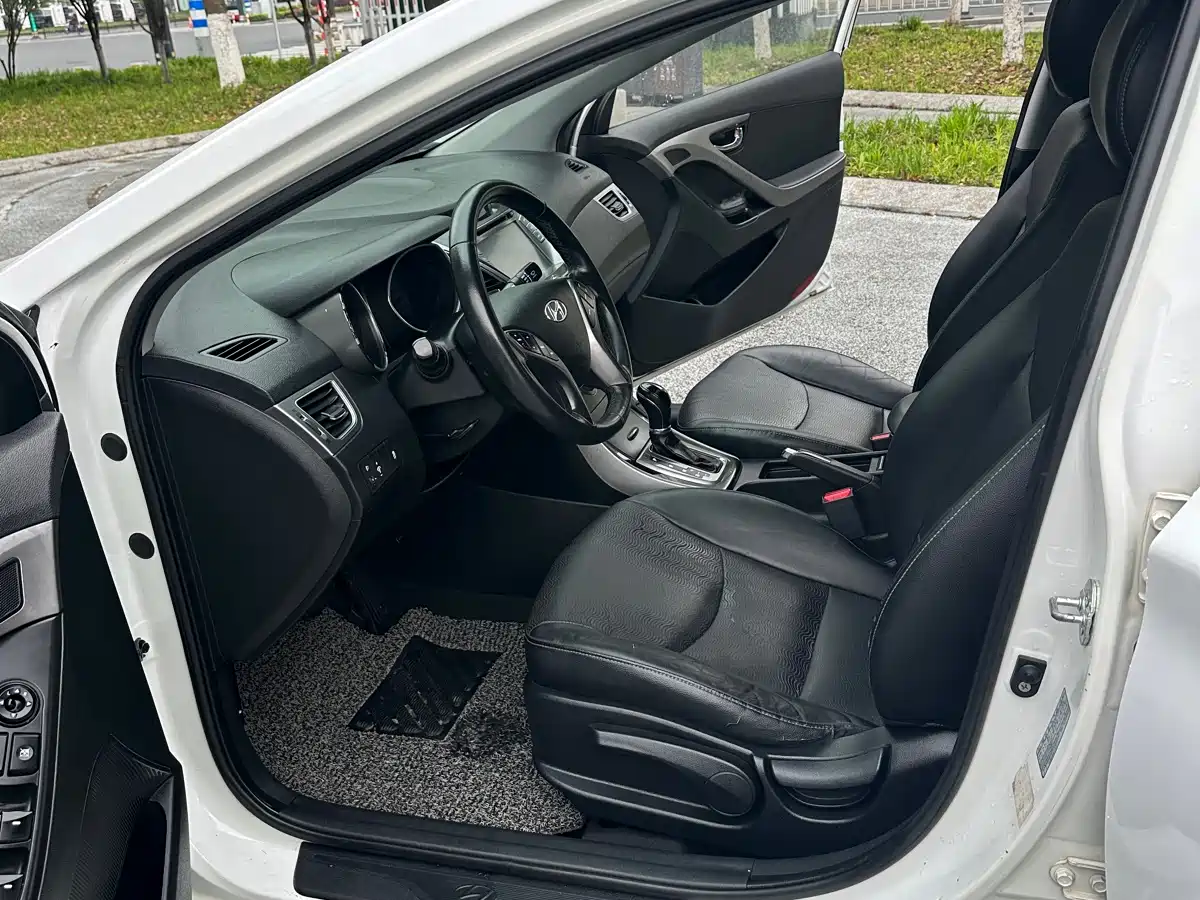 Hyundai Langdong 2013 1.6L Automatic Premium фото 9