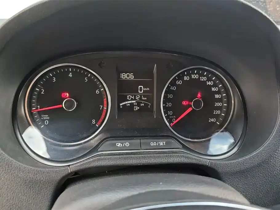 Volkswagen Polo 2016 1.6L Manual Comfort фото 14