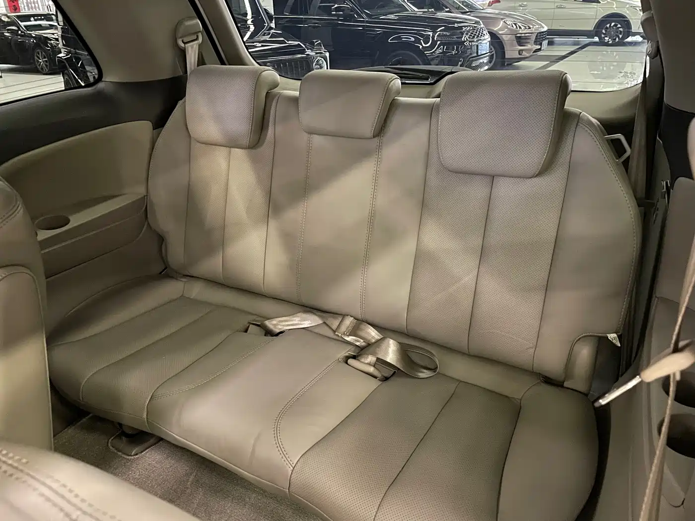 BYD M6 2014 2013 2.4L Automatic Premium