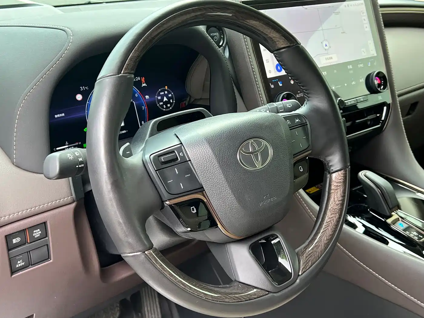 Toyota Alphard 2024 Hybrid 2.5L Ultimate Enjoyment Edition фото 9