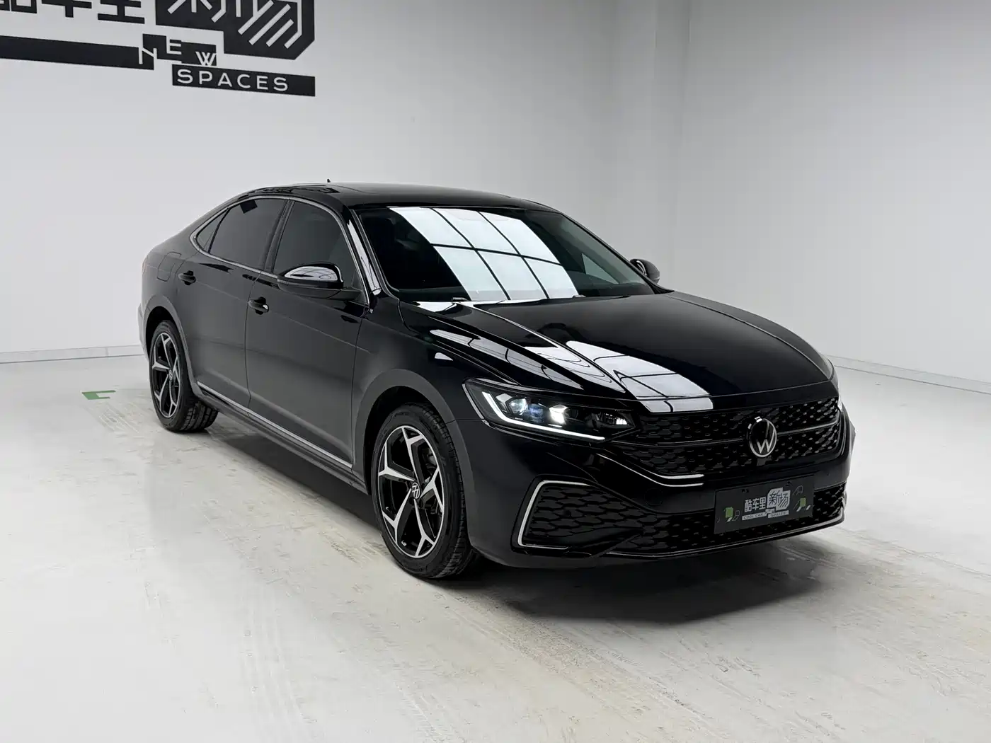 Volkswagen Passat 2025 Outstanding 330TSI Starlight Elite Edition фото 3