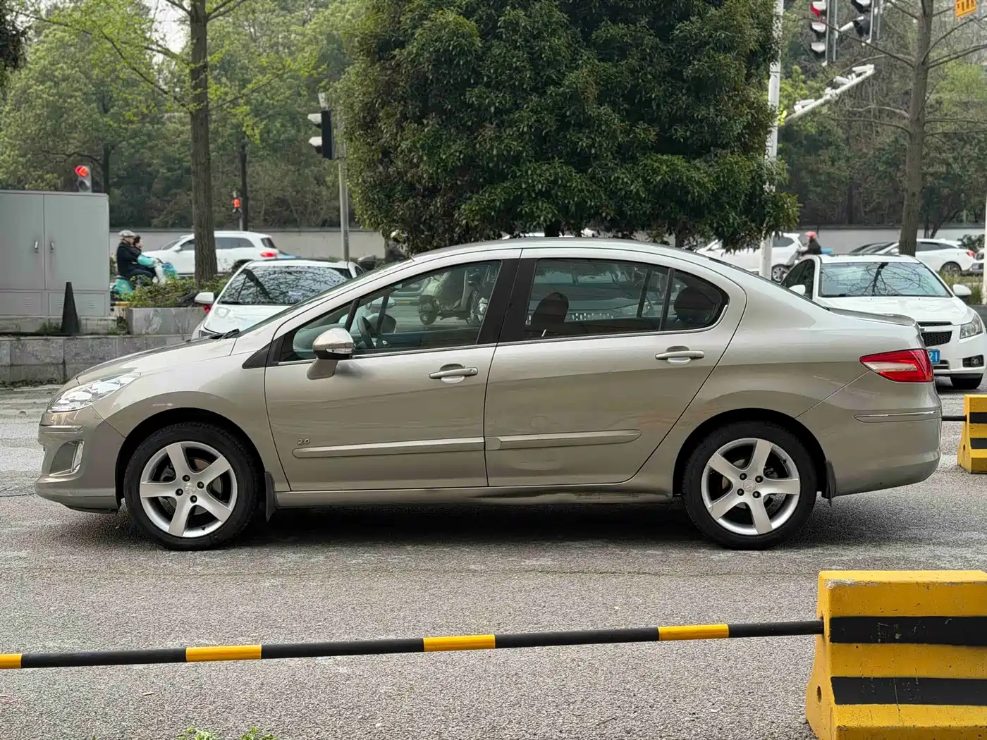Peugeot 408 2013 2.0L Automatic Comfort Edition фото 4