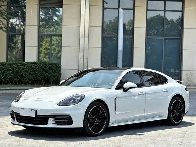 Porsche Panamera 2022