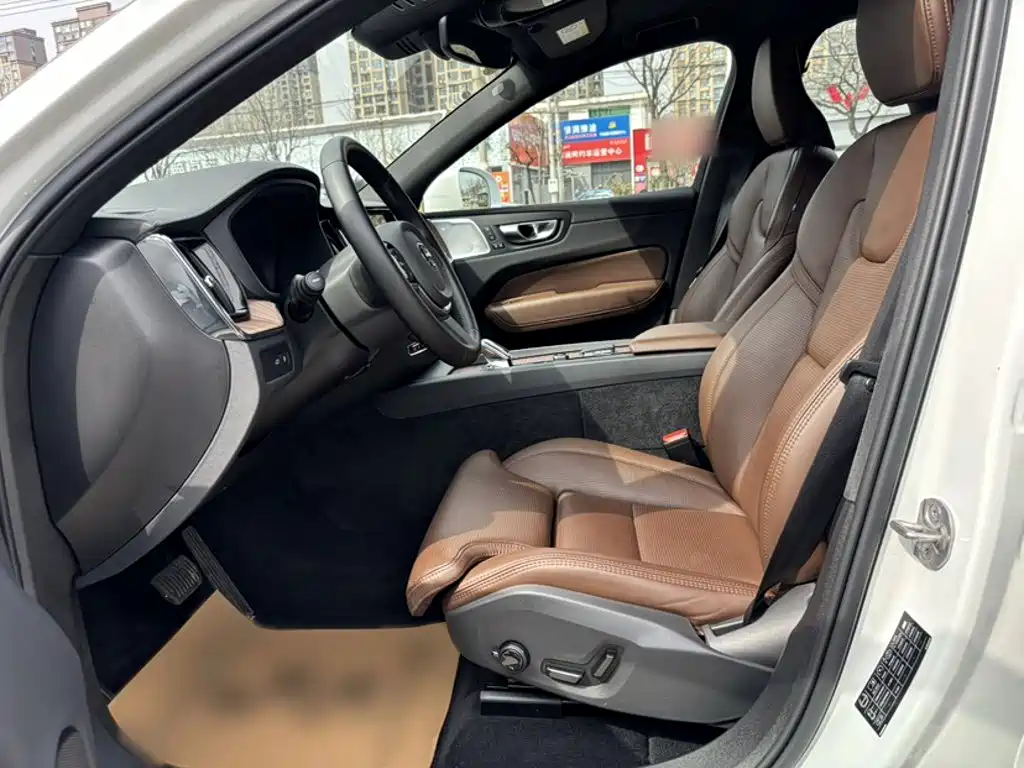 Volvo XC60 Plug-in Hybrid 2024 2025 Plug-in Hybrid Long Range AWD Zhiya Luxury Edition