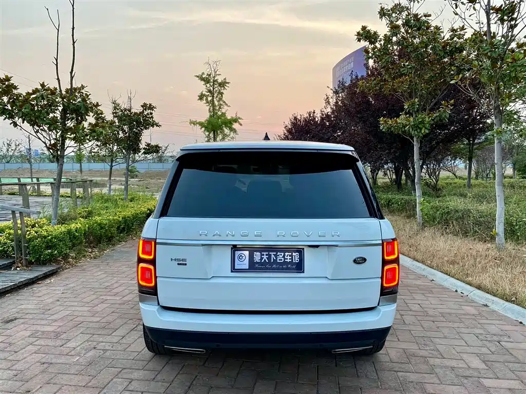 Land Rover Range Rover 2022 3.0 L6 400PS Heritage Extended Classic Edition фото 12