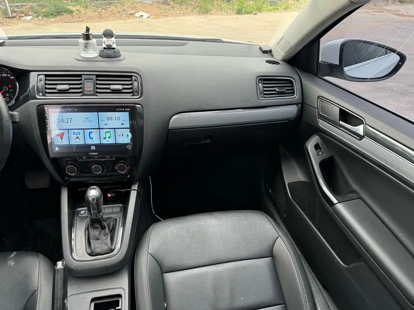 Volkswagen Sagitar 2018 280TSI DSG Spark Edition фото 12