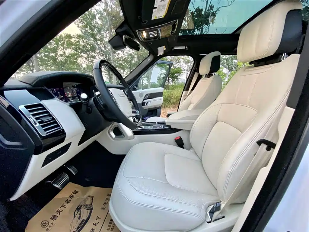 Land Rover Range Rover 2022 3.0 L6 400PS Heritage Extended Classic Edition фото 5