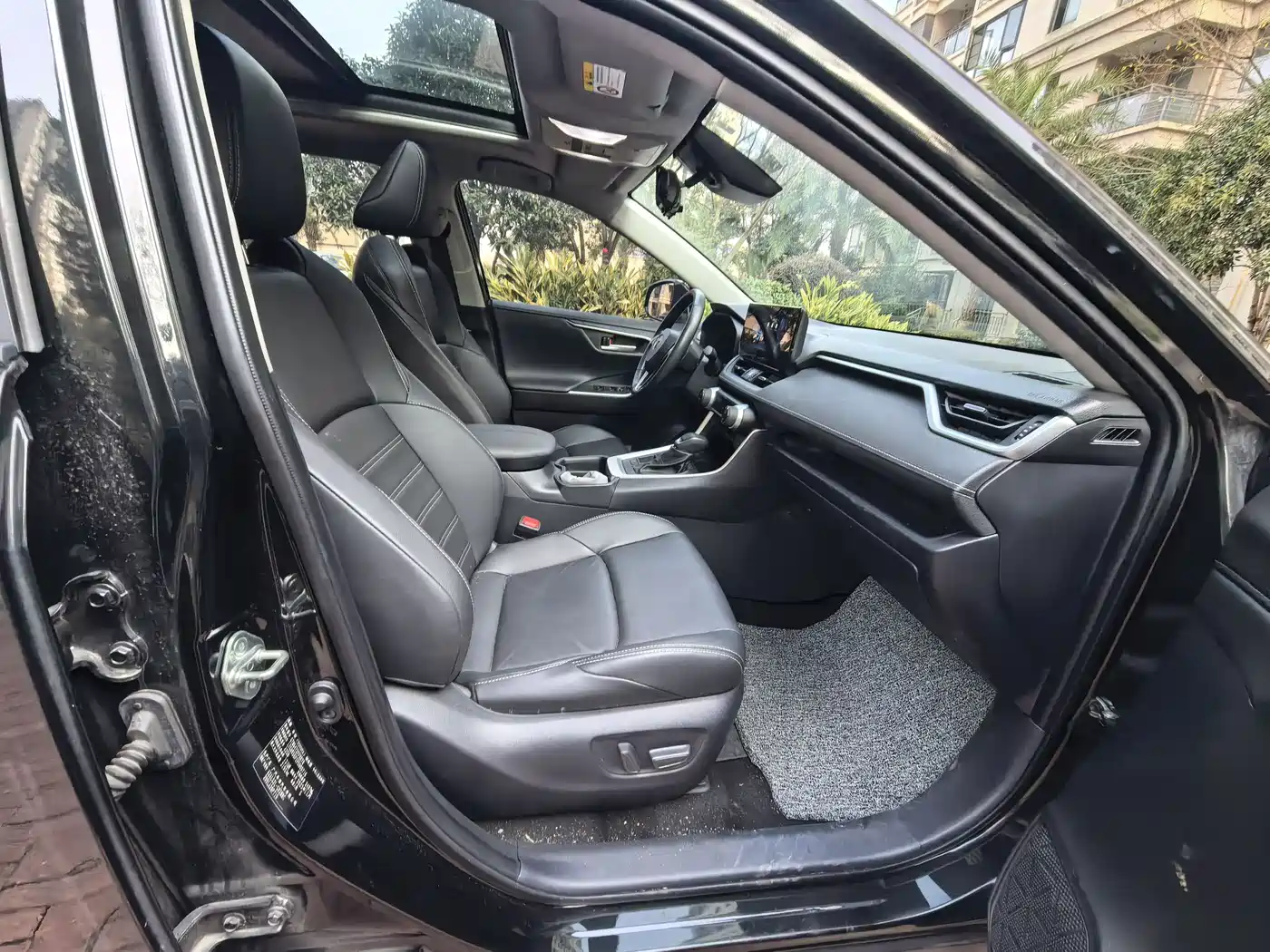 Toyota Wildlander 2023 Hybrid 2.5L E-CVT FWD Luxury PLUS Edition фото 11