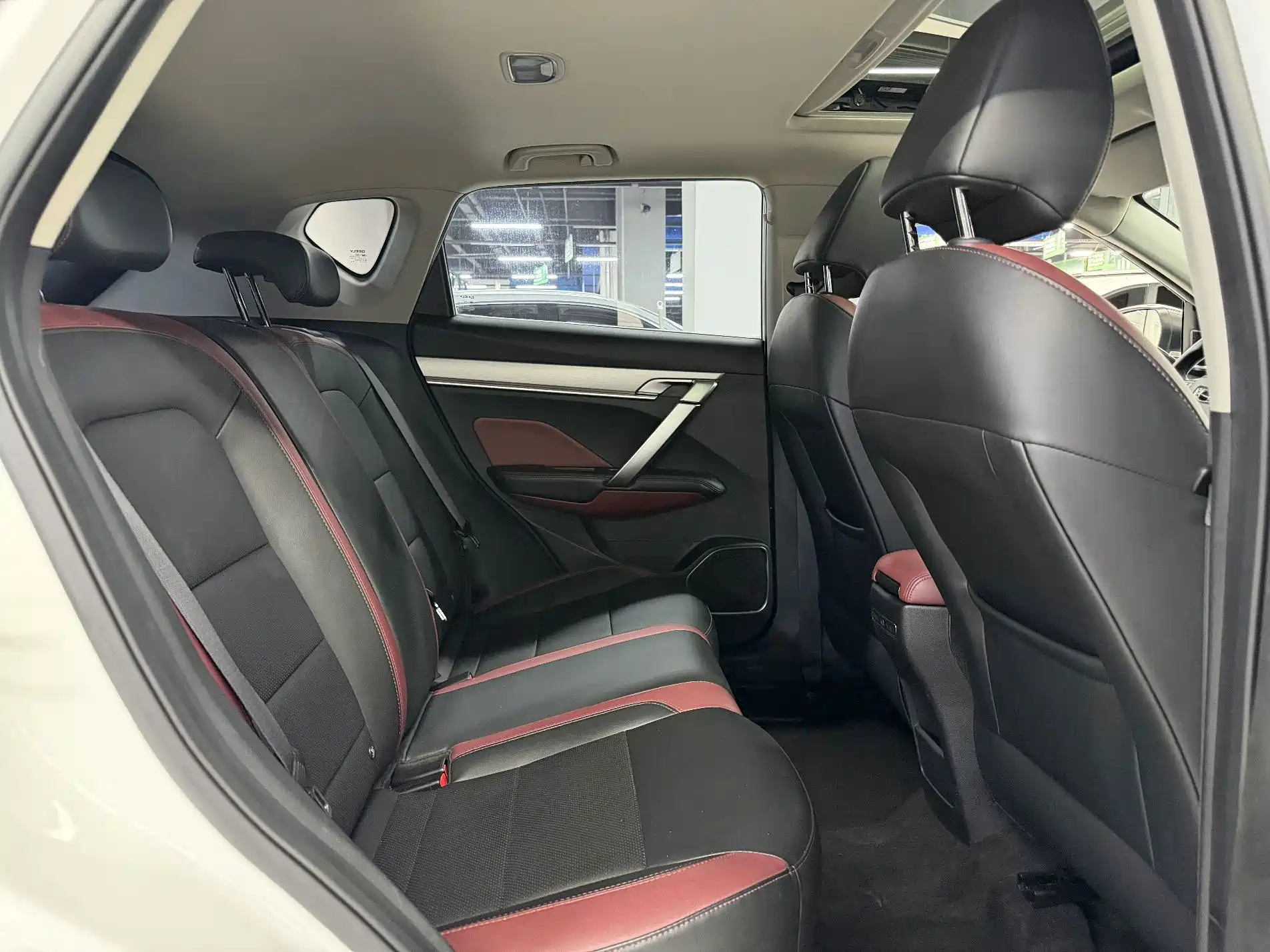 Фото 9 - Geely Coolray