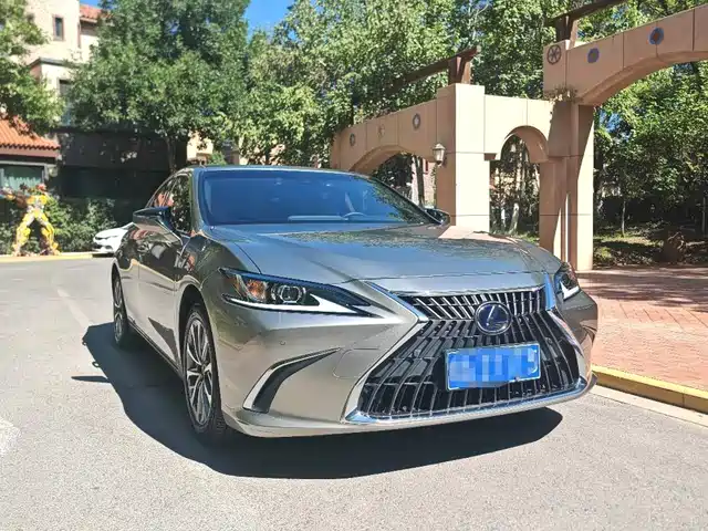 Lexus ES 2021