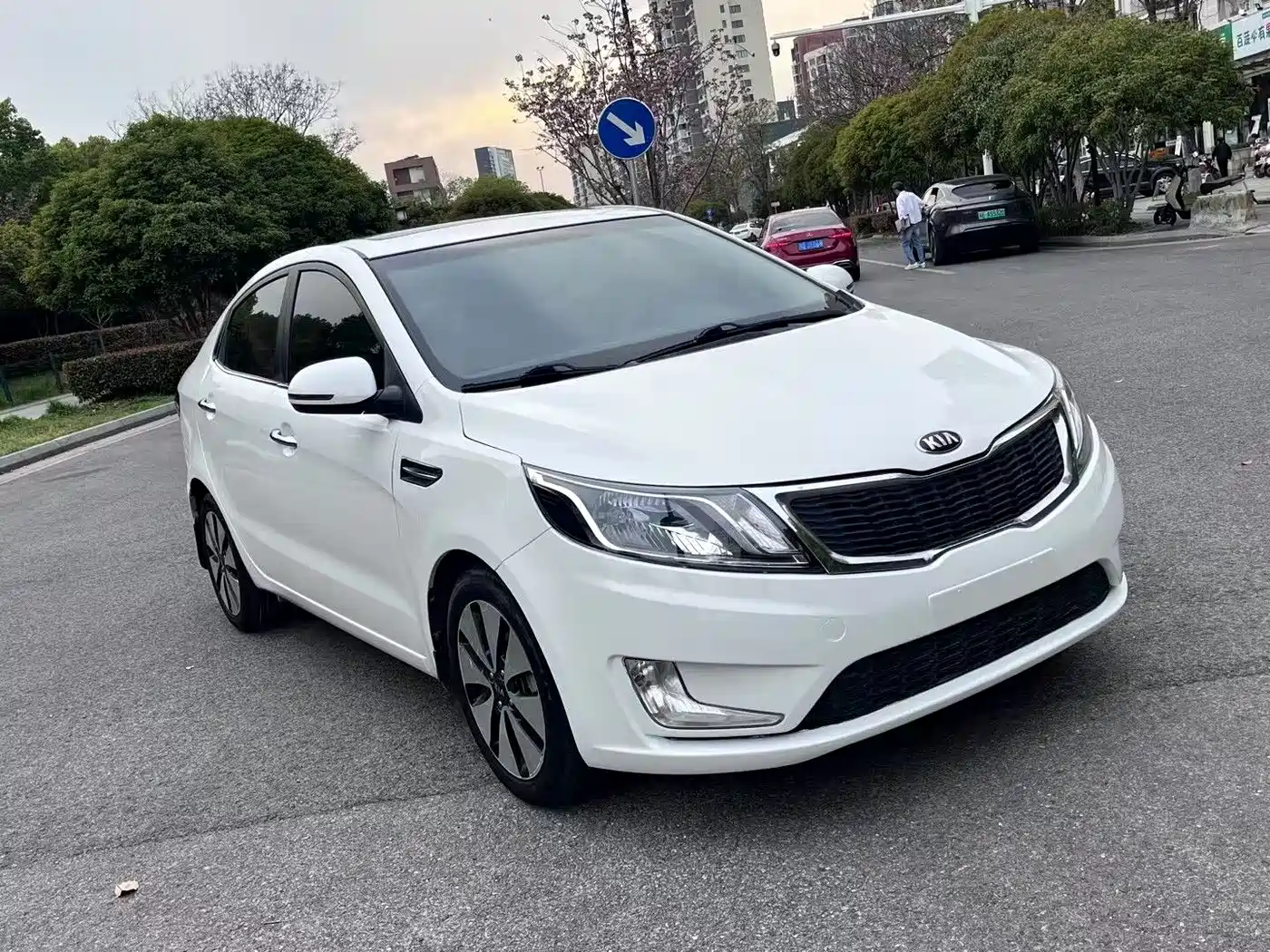 Kia K2 2012 2012 Model Sedan 1.6L AT Premium ECO