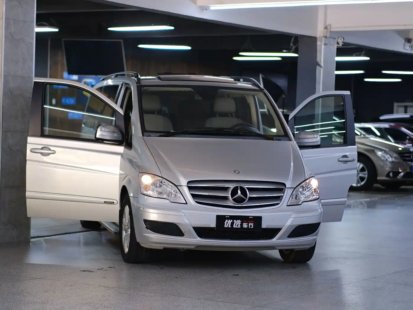 Mercedes-Benz Viano 2013 2012 2.5L Premium Edition