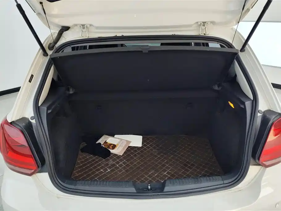 Volkswagen Polo 2016 1.4L Manual Trend фото 4