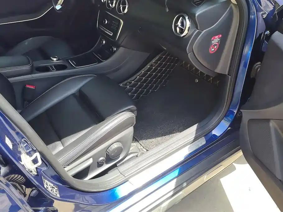 Mercedes-Benz GLA 2017 GLA 200 Dynamic фото 8