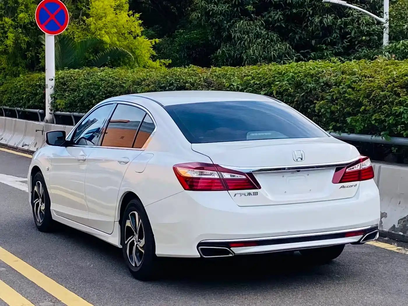 Photo 3 - Honda Accord