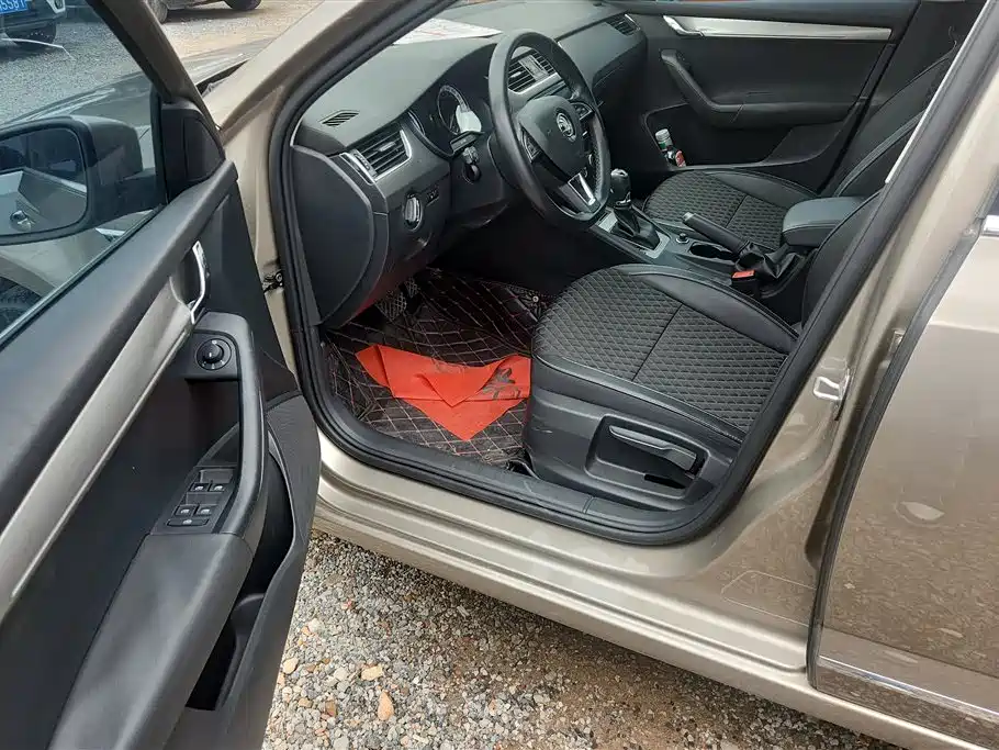 Škoda Octavia 2018 TSI230 DSG Comfort Edition фото 9