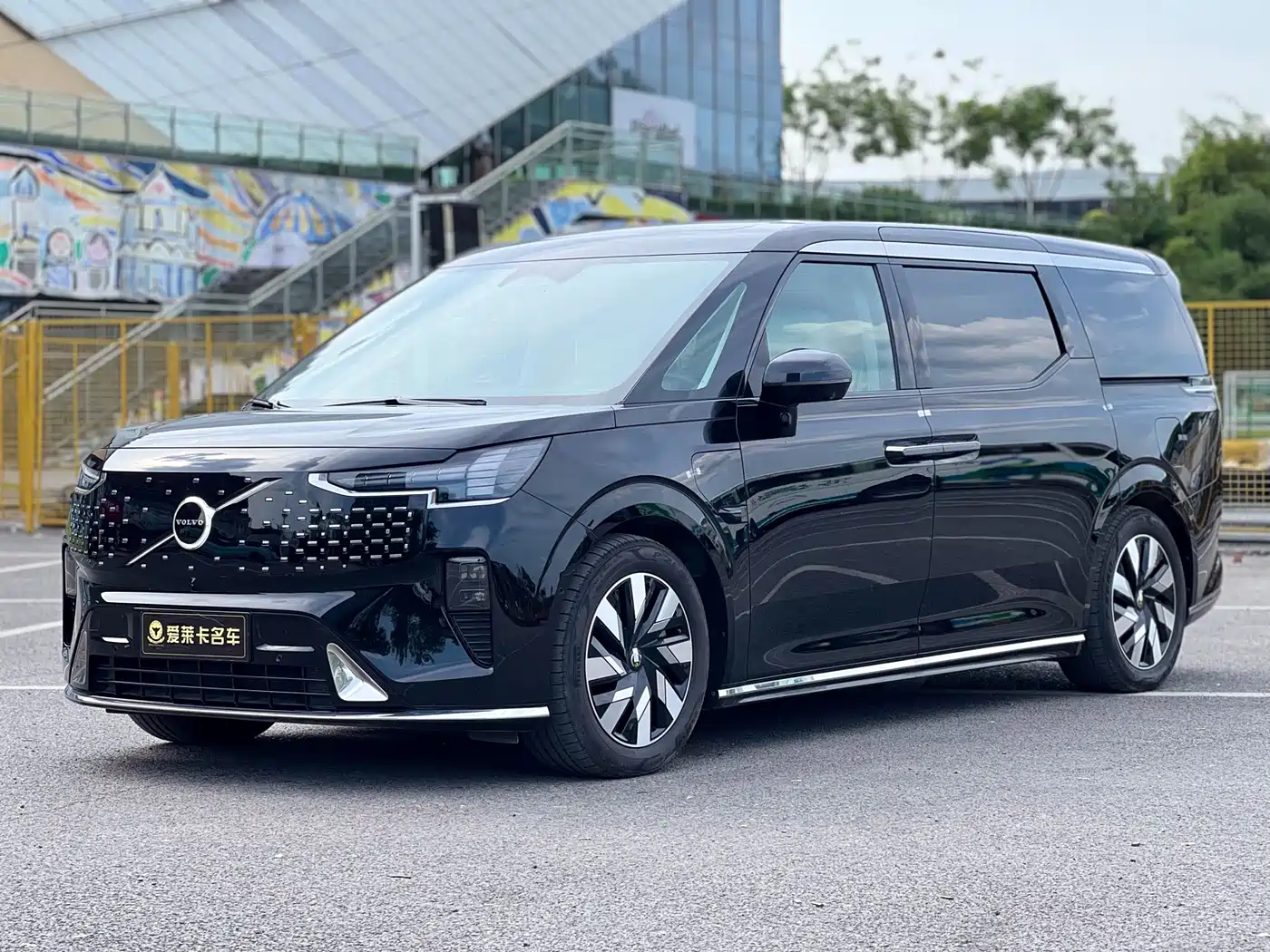  Volvo Volvo EM90 2025 Ultra Six-Seater