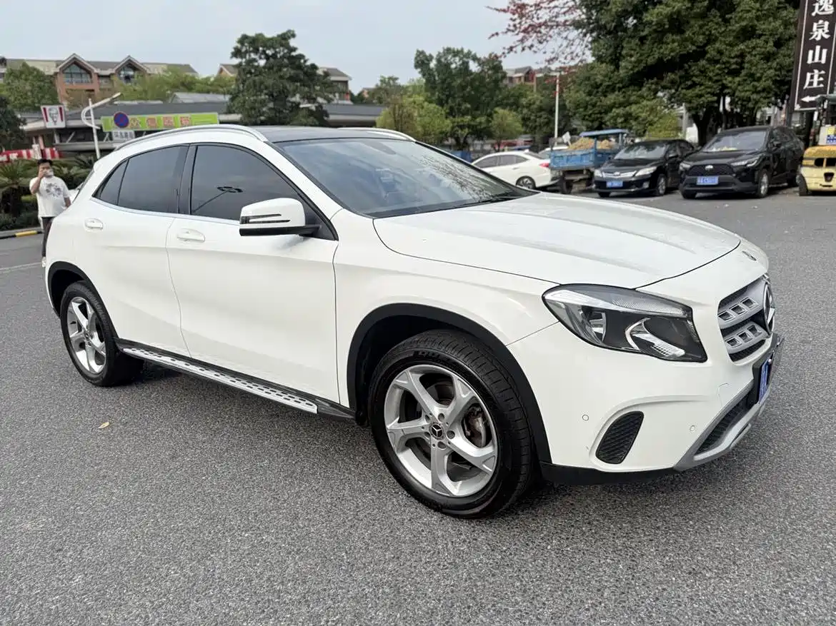 Mercedes-Benz GLA 2017 GLA 200 Dynamic фото 3