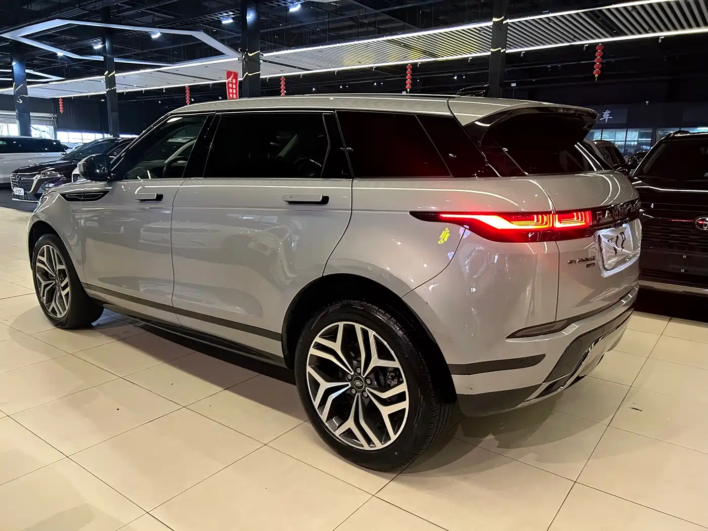 Land Rover Range Rover Evoque 2022 Range Rover Evoque L 200PS R-Dynamic Standard Elite Edition фото 10