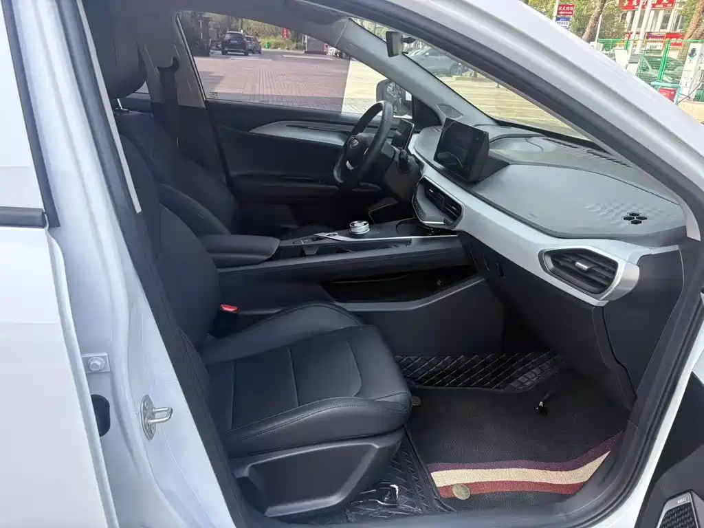 Фото 9 - Geely Geometry A