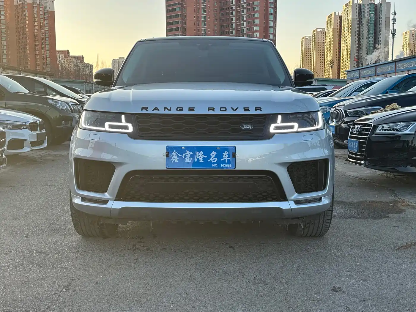 Land Rover Range Rover Sport 2022 3.0 L6 Gloss Black Edition фото 2