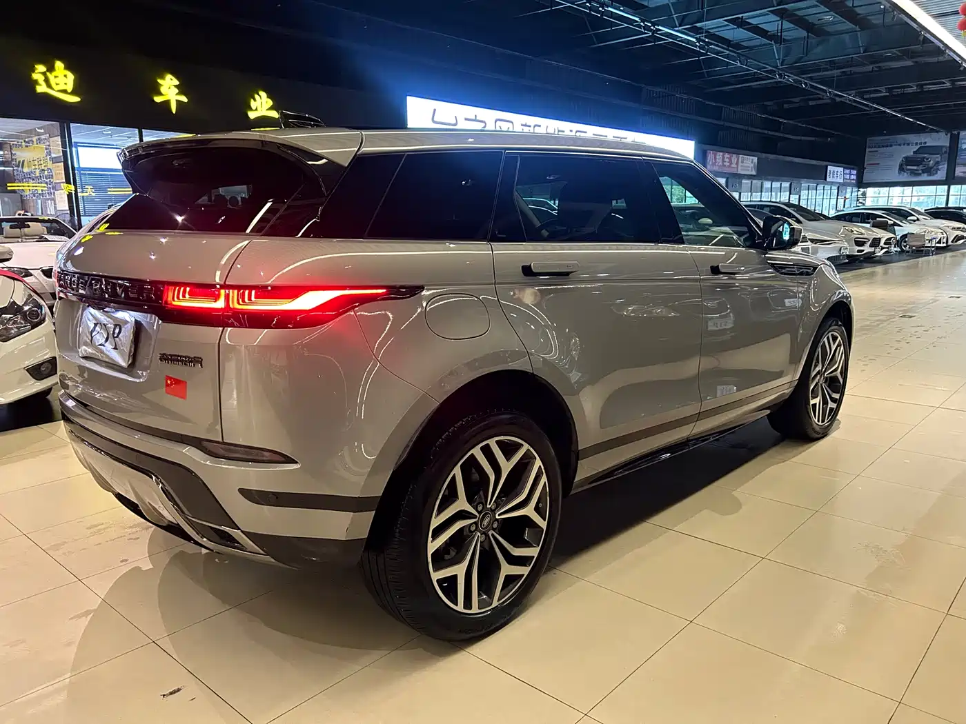 Land Rover Range Rover Evoque 2022 Range Rover Evoque L 200PS R-Dynamic Standard Elite Edition фото 11
