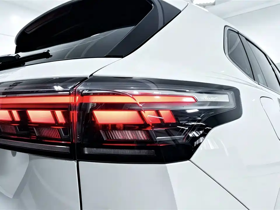 صورة 28 - Volkswagen Tiguan L