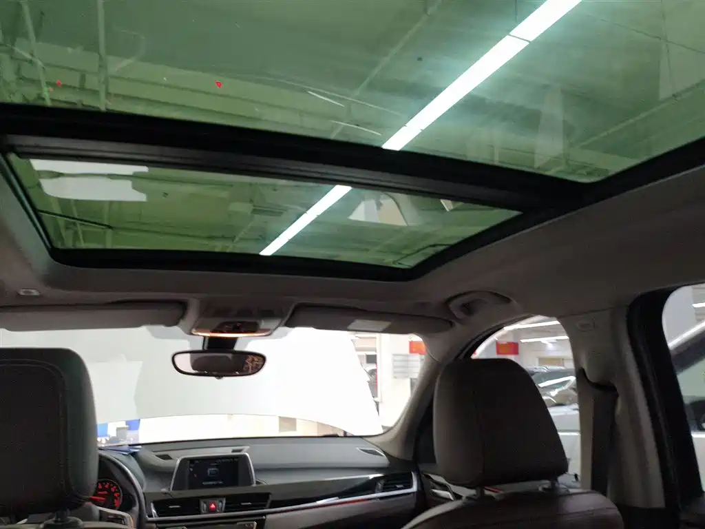 BMW X1 2018 sDrive18Li Premium Model фото 14